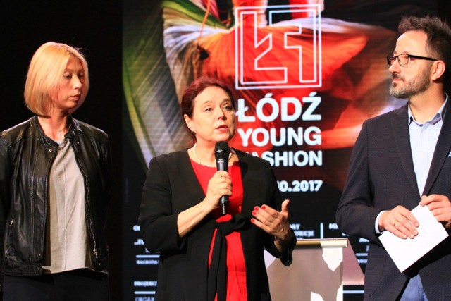 Magdalena Janus-Hibner, koordynator projektu Łódź Young Fashion 2017 oraz prof. Jolanta Rudzka-Habisiak, rektor Akademii Sztuk Pięknych im. Władysława Strzemińskiego w Łodzi oraz wiceprezydent Łodzi Krzysztof Piątkowski