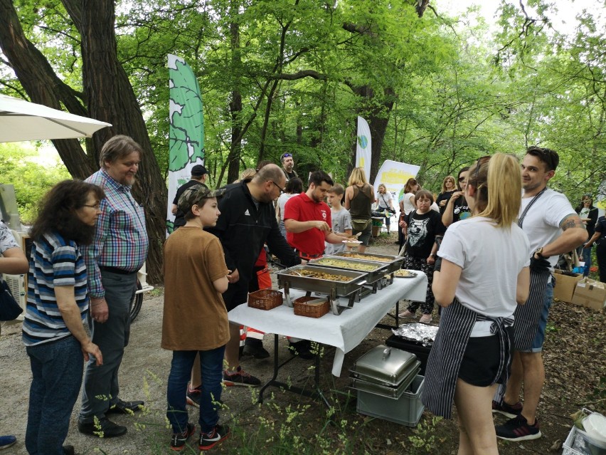 Akcja sprzątania Swojczyckiego Parku Czarna Woda