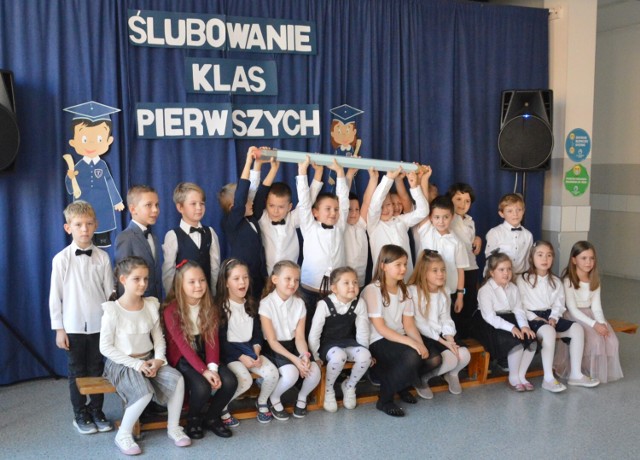 Ślubowanie klas pierwszych w Szkole Podstawowej nr 2 w Piotrkowie 2021