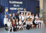 Ślubowanie klas pierwszych w Szkole Podstawowej nr 2 w Piotrkowie 2021 ZDJĘCIA, FILM