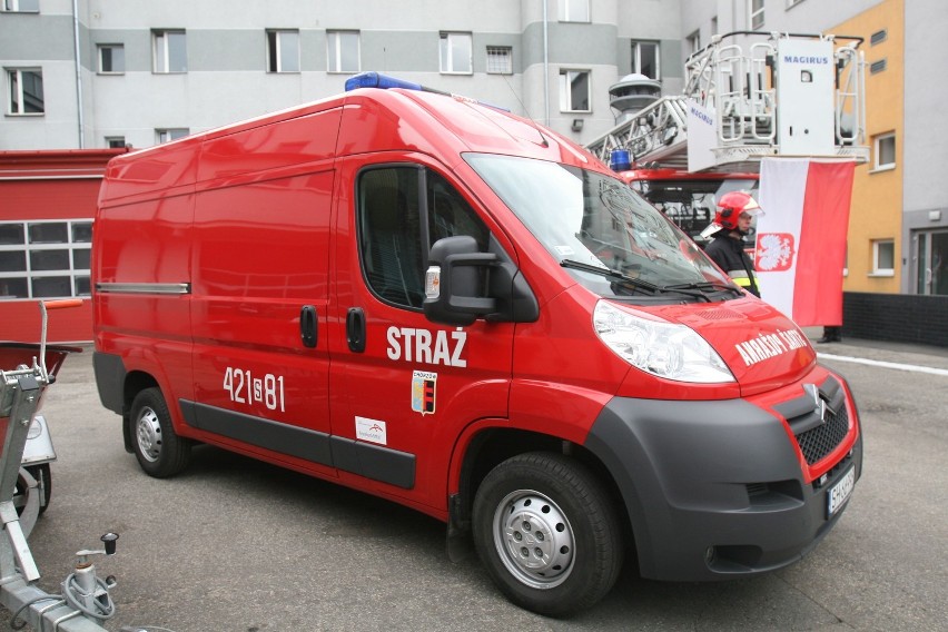 Straż pożarna w Chorzowie otrzymała nowy samochód oraz łódź...