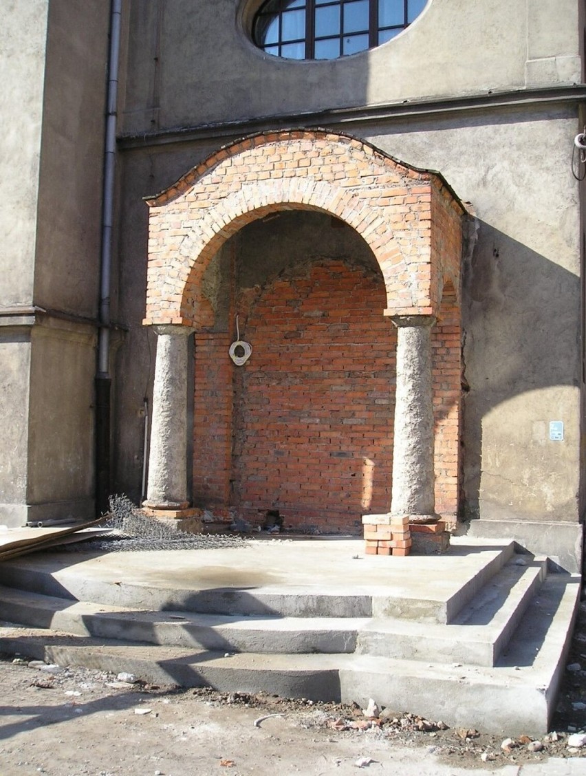 Dawna synagoga jest ozdobą Leszna. Dokładnie 30 lat temu zniszczony budynek przy ulicy Narutowicza przekazano na potrzeby muzeum ZDJĘCIA