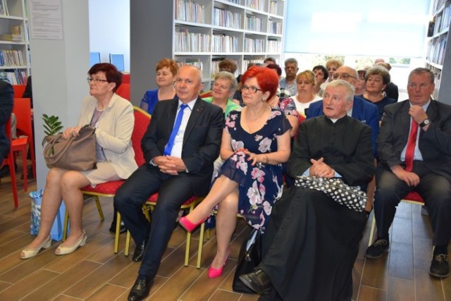 Odnowiona i powiększona siedziba gminnej biblioteki w Wielgie została oficjalnie i uroczyście oddana bibliotekarzom - i czytelnikom - 8 maja, w święto bibliotekarzy.