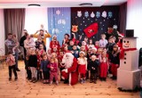 Mikołaj odwiedził gminę Wolbrom. Podczas spotkań z najmłodszymi nie brakowało zabaw i słodkości. Zobacz zdjęcia 