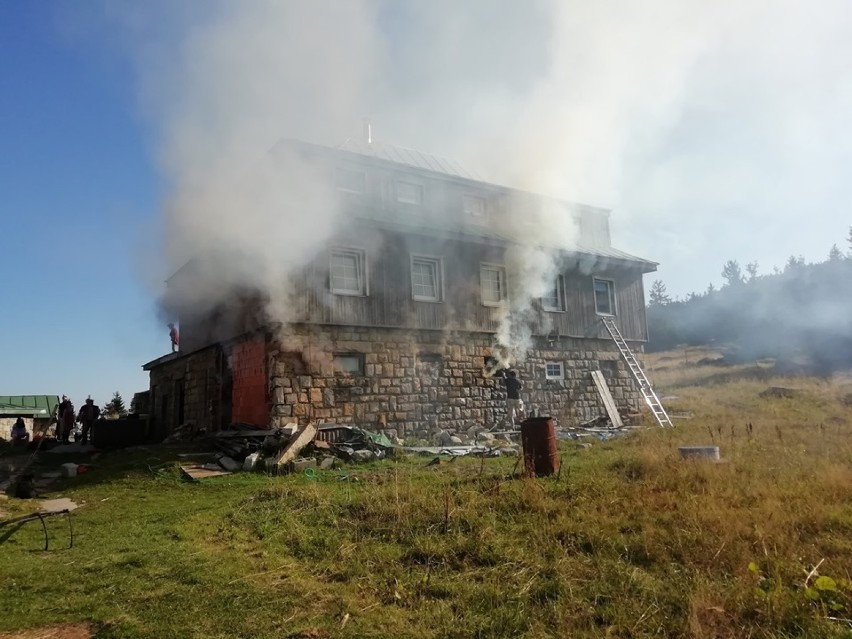 AKTUALIZACJA: Pożar na Przełęczy Karkonoskiej! Płonął budynek mieszkalny! [ZDJĘCIA]