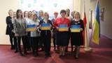 Kobiety ze starostwa w Jędrzejowie włączyły się do akcji Pierwszej Damy Agaty Dudy. Apelują: #RosyjskieKobietyZatrzymajcieWojnę