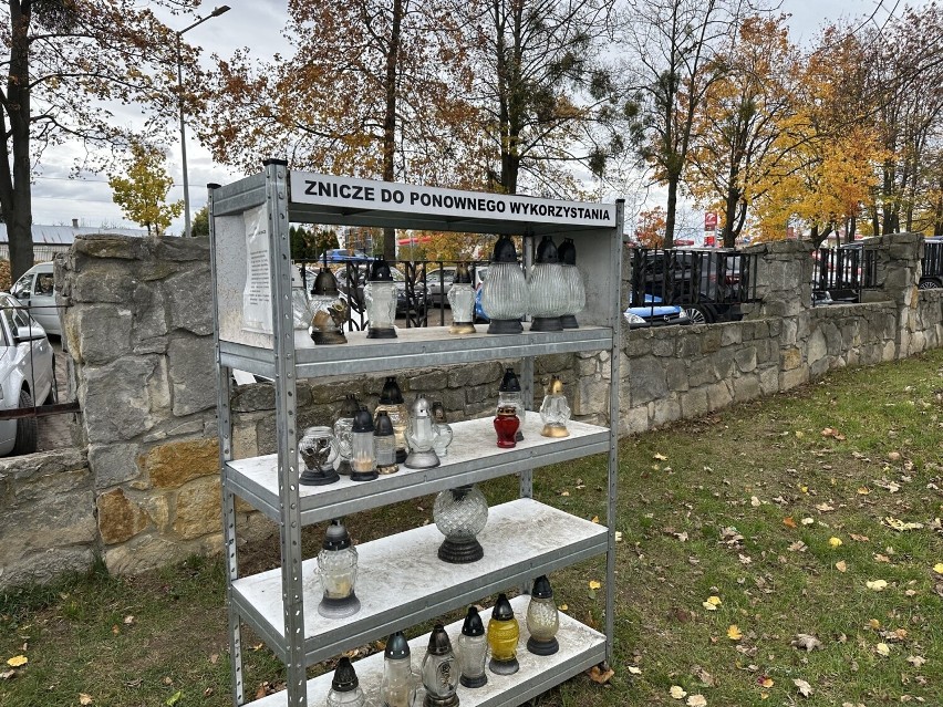 Na Cmentarzu Komunalnym w Sandomierzu trwa kwesta na rzecz ratowania zabytkowych nagrobków