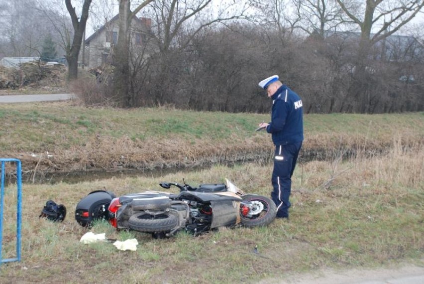 Koszwały: Zderzenie samochodu z motorowerem [ZDJĘCIA]