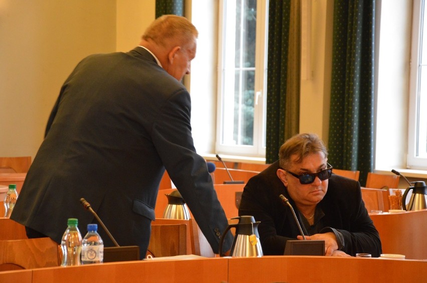 Dziwne zachowanie radnego Ryszarda Ciągło na sesji Rady...