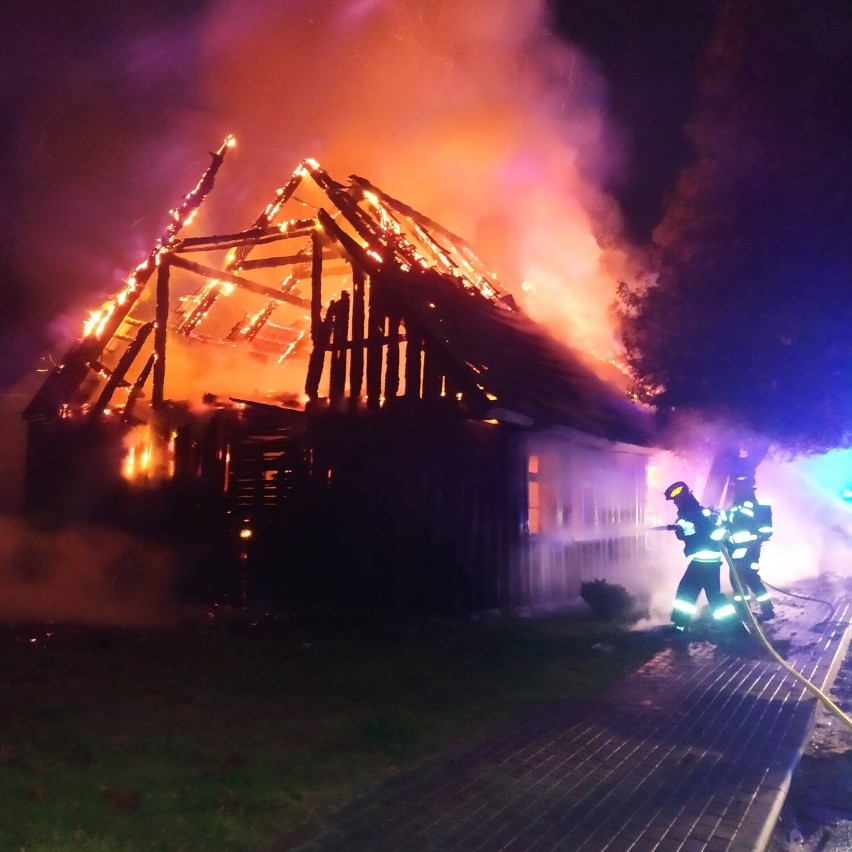 Pożar w Rychnowach - dziś w nocy doszczętnie spłonął niezamieszkały drewniany dom