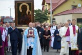 Tłumy wiernych podczas nawiedzenie kopii obrazu MB Częstochowskiej w Żoniu