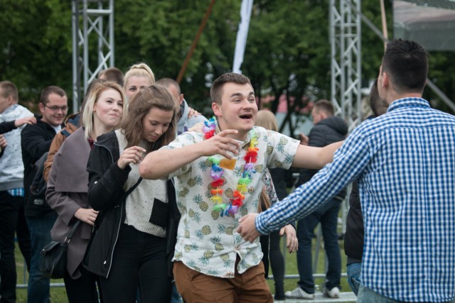 Koncerty na błoniach politechniki.