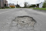 Mieszkańcy Kałdowa w Malborku skarżą się na stan dróg. "Dziury takie, że uszkodziłam sobie auto"