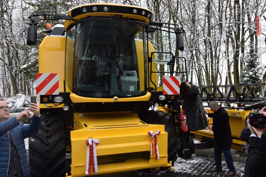 Szkoła w Nakle Śląskim ma nowy kombajn