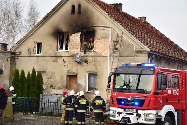 Ogień pojawił się w pomieszczeniach znajdujących się na piętrze budynku wielorodzinnego