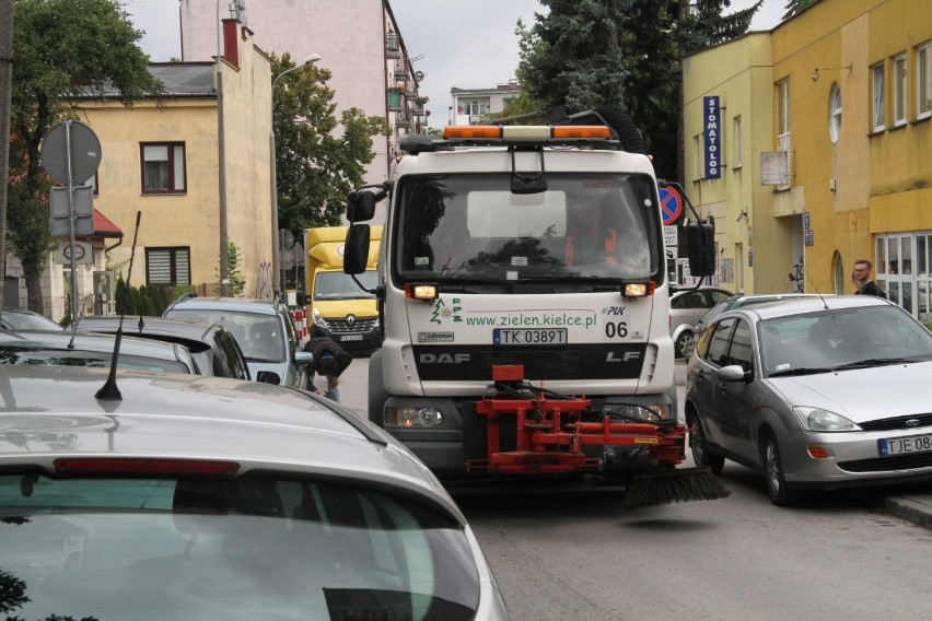 Holowania i mandaty przed sprzątaniem ulicy w Kielcach