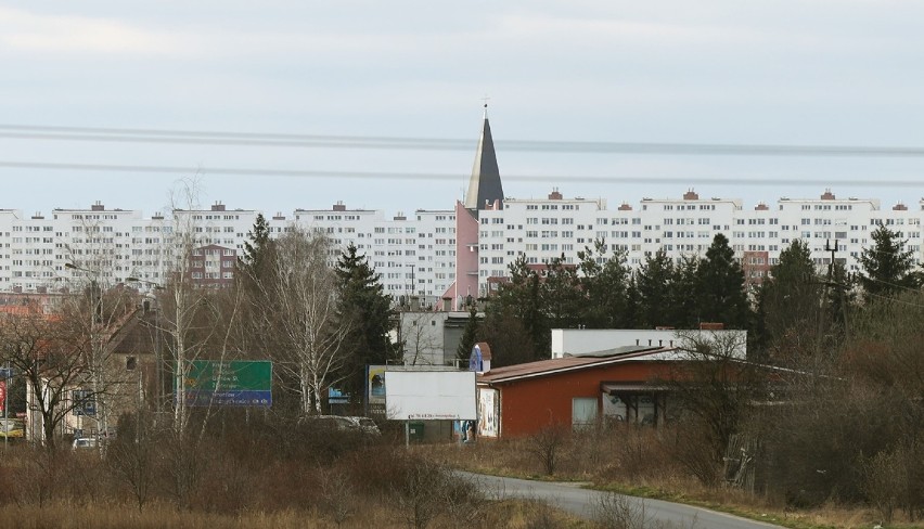 Tak wygląda Legnica widziana z wiaduktu ulicy Wrocławskiej.