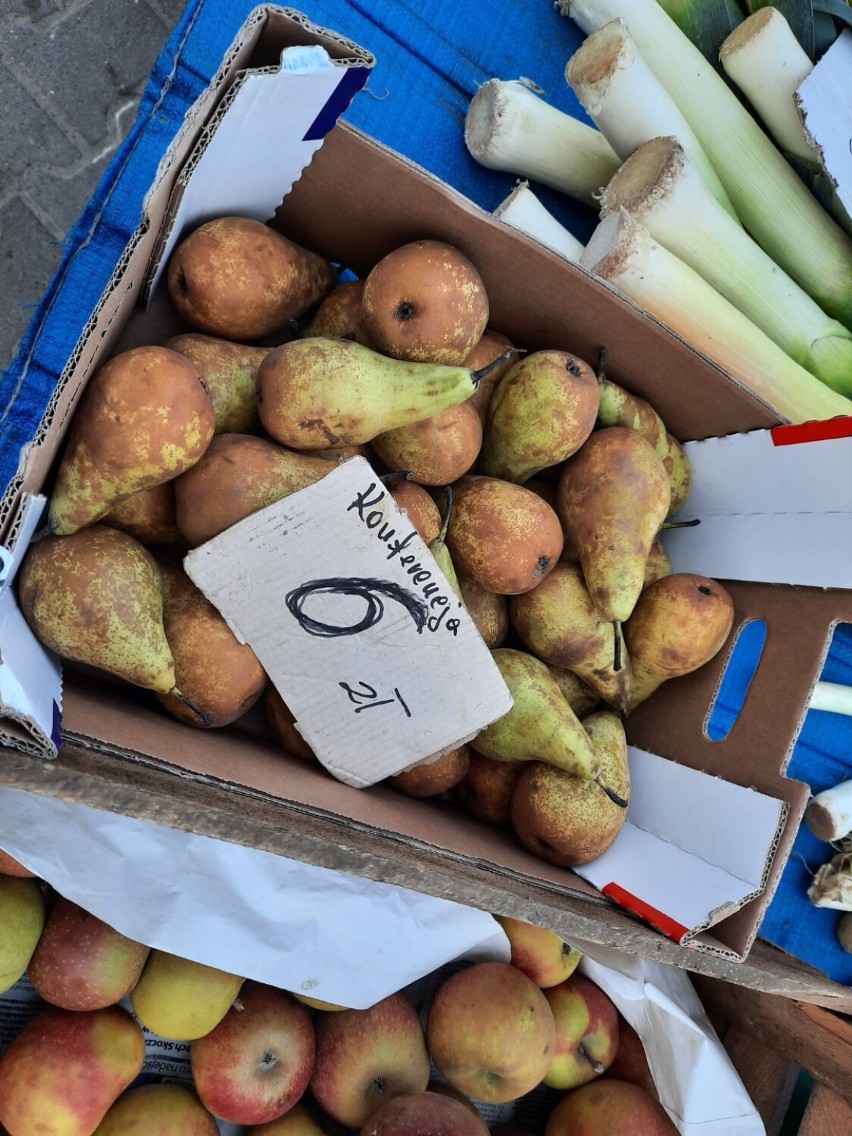 Niedziela na miejskim targowisku w Radomsku. Sprawdź ceny owoców i warzyw