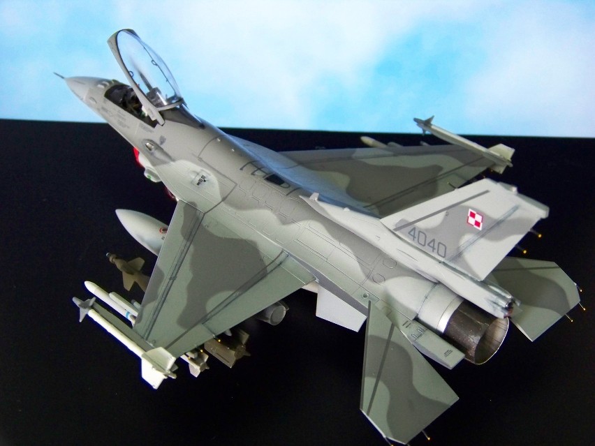 Model samolotu F-16 jastrząb. Najnowocześniejszego myśliwca...