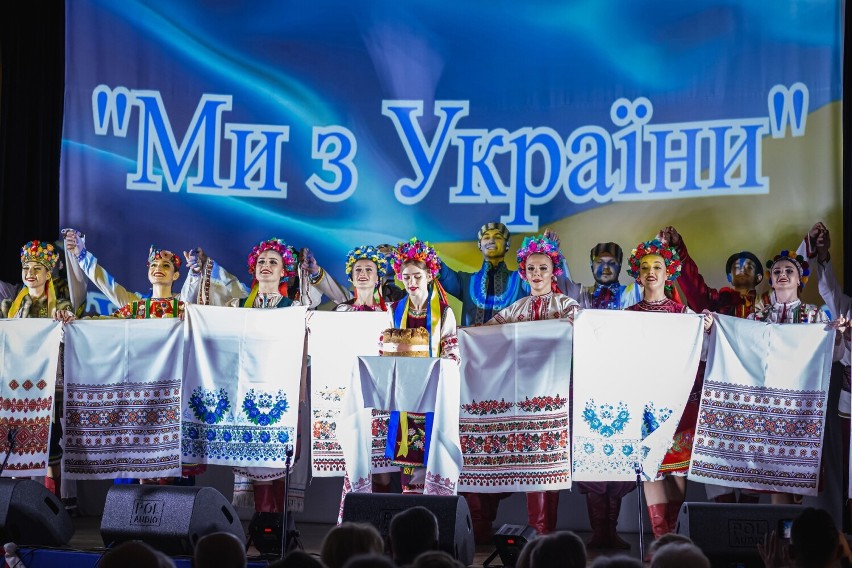 Koncert jedności i wzruszeń w Niewiadowie. Na scenie ponad stu artystów z Ukrainy - ZDJĘCIA