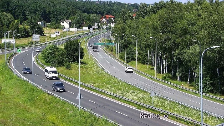 Wypadek na zakopiance w Krzyszkowicach. Zderzenie samochodu osobowego z dostawczym. Tworzą się korki w kierunku Krakowa! [ZDJĘCIA]