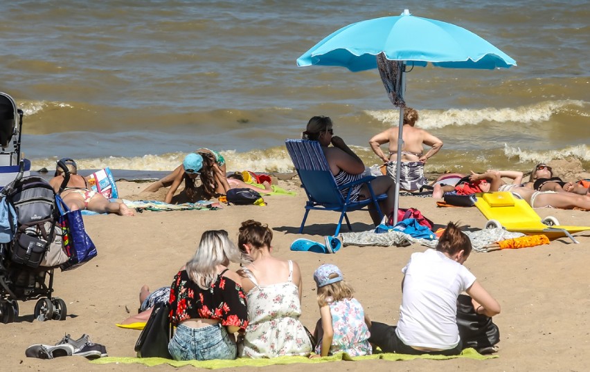 Sinice już na 49 plażach na Pomorzu. Problem z sinicami jest przekleństwem dla turystów [zdjęcia,wideo]