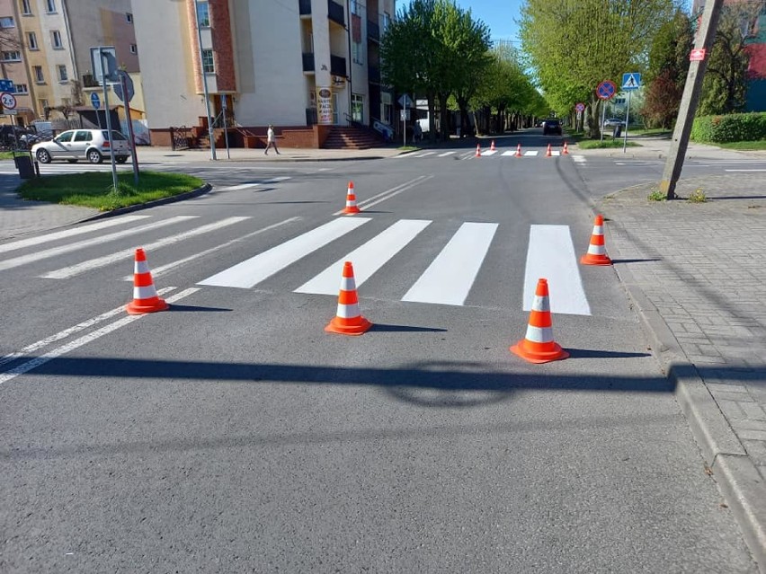 Malowanie pasów na drogach w Zduńskiej Woli. PZD apeluje o ostrożność