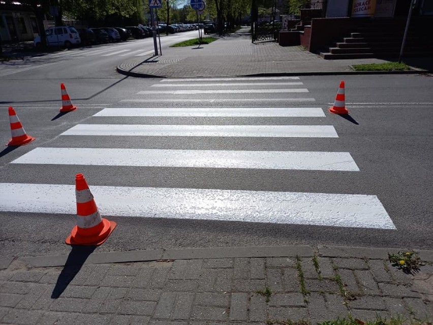 Malowanie pasów na drogach w Zduńskiej Woli. PZD apeluje o ostrożność