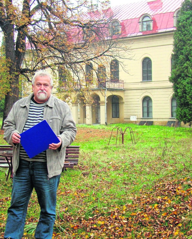 Sołtys Grojca Krzysztof Wolak od kilkunastu lat walczy, by pałac Radziwiłłów znalazł odpowiedzialnego właściciela