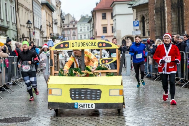 W niedzielę samochody będą musiały ustąpić miejsca na ulicach Krakowa biegaczom i różnym nietypowym pojazdom