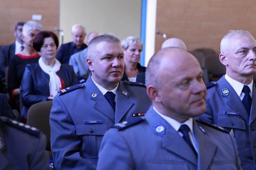 Ci policjanci i pracownicy policji z Wielkopolski przeszli na emeryturę. Zobacz zdjęcia