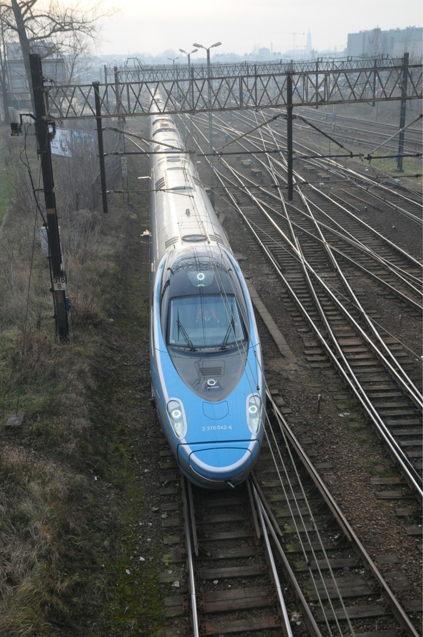 Nowa linia kolejowa podzieli Dąbrowę Górniczą. "Nie" dla torów w zielonych dzielnicach!