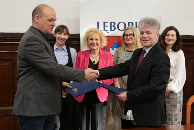 W środę 14 lutego w Urzędzie Miejskim podpisana została umowa na budowę ulicy Mikołajczyka w Lęborku.