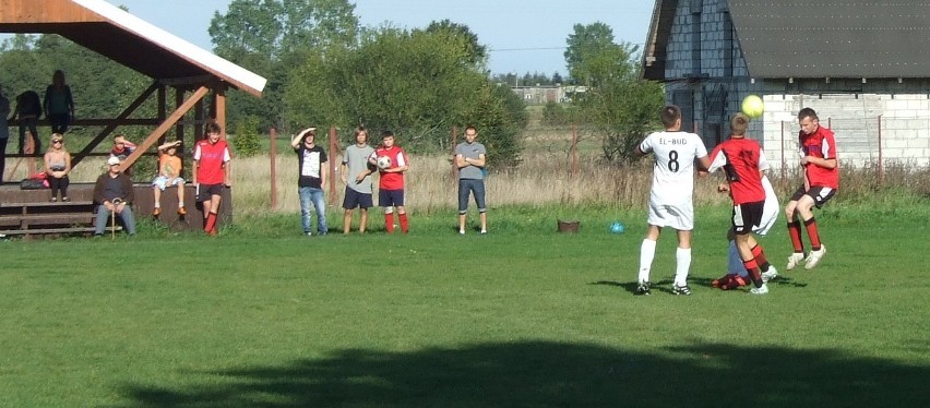 Almares Wierzchucino - Huragan Smolno  0:2