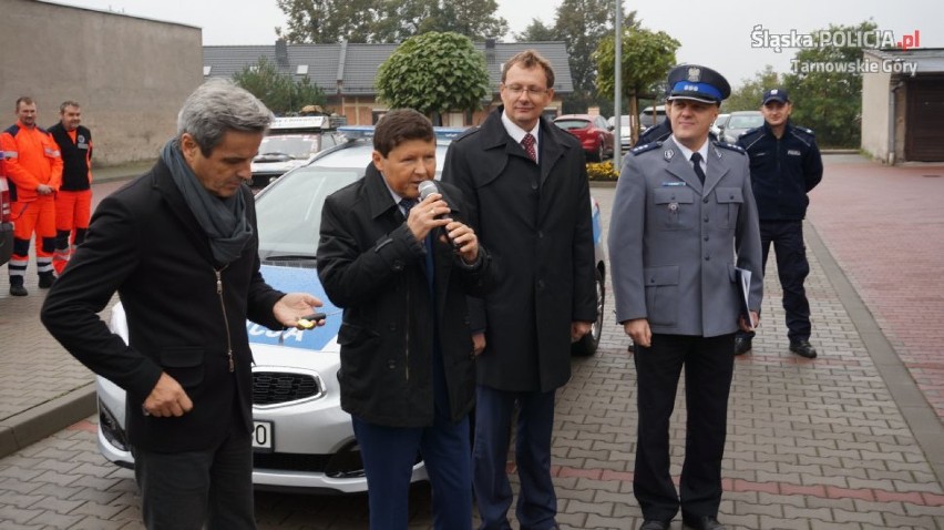 Radiowóz przekazał "serialowy" policjant