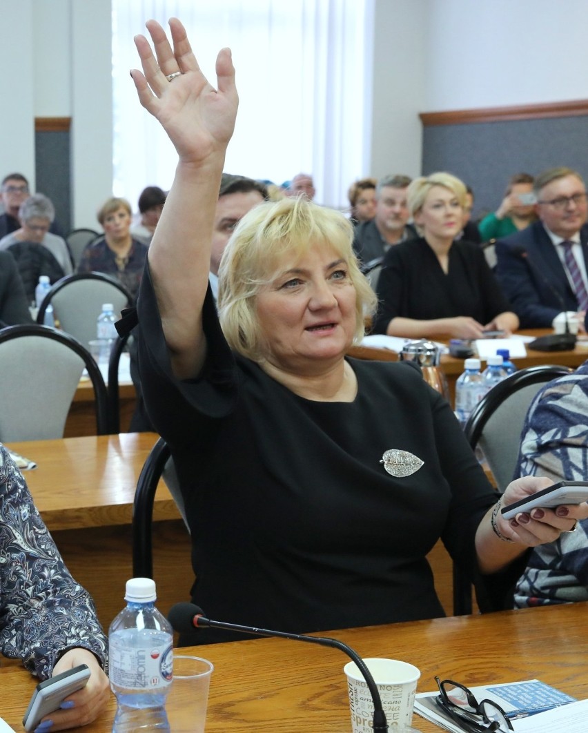 Tak głosowali radni Piotrkowa za zawierzeniem miasta Matce...