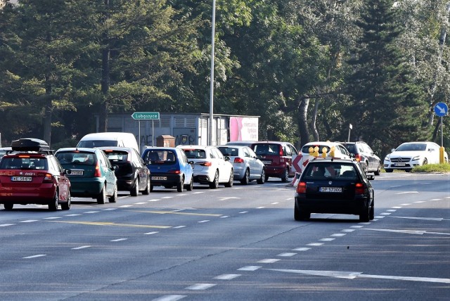 Skrzyżowanie ulicy Nysy Łużyckiej z Luboszycką