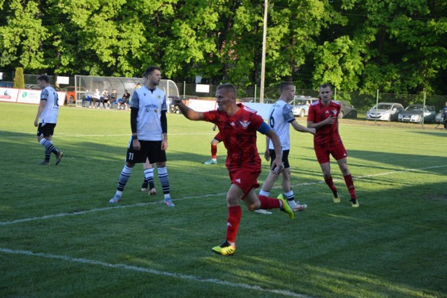W środę 31 maja rozegrane zostały mecze półfinałowe wojewódzkiego Pucharu Polski na Pomorzu. W Bożympolu Wielkim IV-ligowe Anioły Garczegorze podejmowały ligowego rywala Gryfa Wejherowo.