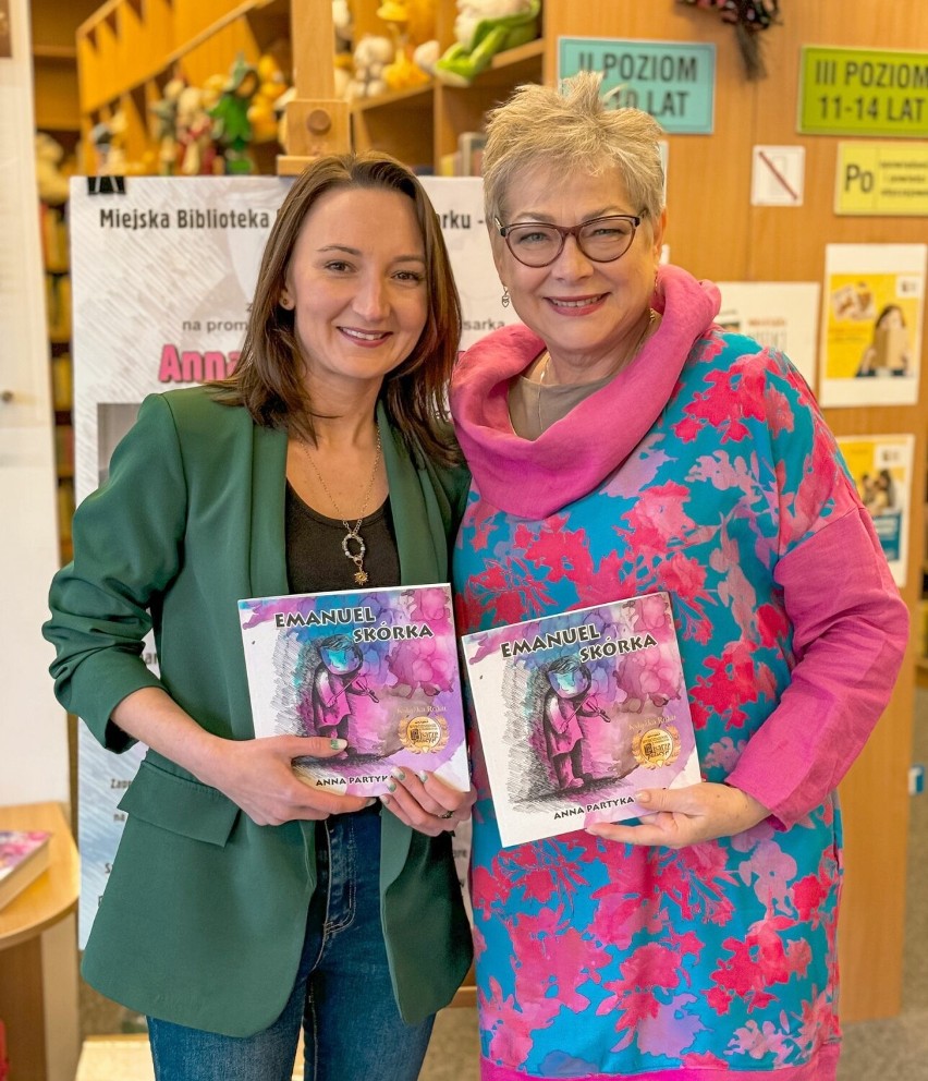 Spotkanie z pisarką Anną Partyką-Judge w Malborku. To autorka dwujęzycznej książki dla dzieci pt. „Emanuel Skórka”