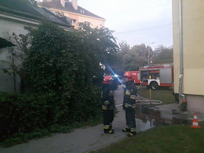 Pożar w domu przy ul. Bojańczyka we Włocławku [zdjęcia]