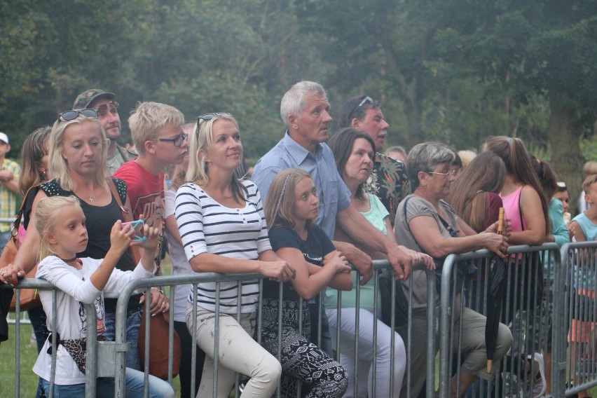 Koncert zespołu Mikesh na Pikniku Historycznym w Jastrowiu