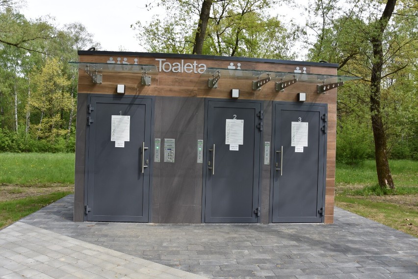 Tak prezentuje się automatyczna toaleta w Parku Piaskówka