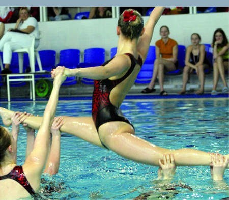 Pływanie synchroniczne należy do bardzo widowiskowych dyscyplin sportu. - Fot. P. Jasiczek