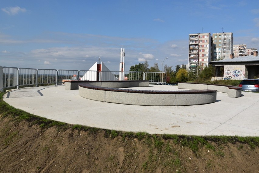 Tarnów. Betonowy taras widokowy na os. Westerplatte wzbudza mieszane odczucia