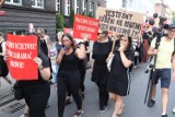 Protest pracowników Miejskiego Ośrodku Pomocy Rodzinie w Bytomiu. Domagają się podwyżki od prezydenta miasta