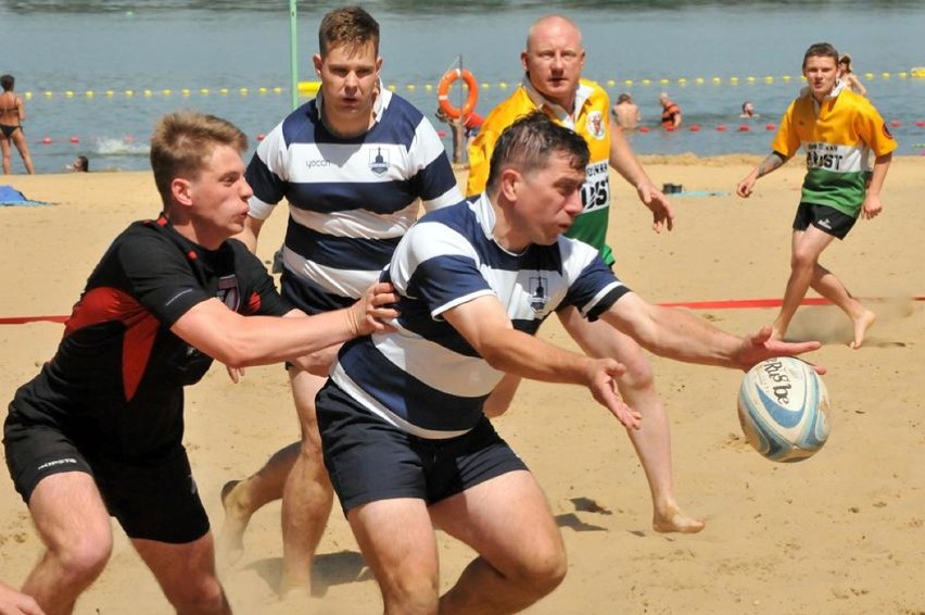 Rugby na plaży w Wolsztynie