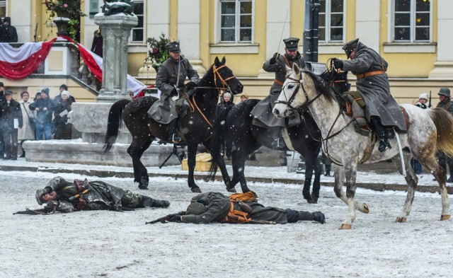 Z okazji 100. rocznicy powrotu Bydgoszczy do Macierzy wiele ciekawych wydarzeń będzie się odbywać przez cały rok. Ale kulminacja obchodów przypada na styczeń - wspólne niepodległościowe świętowanie będzie trwało od soboty (18 stycznia) aż do wtorku (21 stycznia).

Inscenizacje historyczne, ogromna flaga narodowa, śpiewanie hymnu narodowego, wystawy, bicie monety okolicznościowej czy słodkości od mistrzyni świata Jowity Woszczyńskiej to tylko niektóre z atrakcji, które czekają bydgoszczan w ramach styczniowych obchodów 100. rocznicy powrotu Bydgoszczy do Polski. 

Najwięcej atrakcji będzie w niedzielę (19 stycznia), na Starym Rynku i na Wyspie Młyńskiej. 

Zobaczcie cały program >>