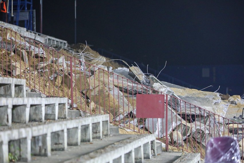 Stadion Pogoni Szczecin: ostatnie krzesełka zdemontowane [ZDJĘCIA]