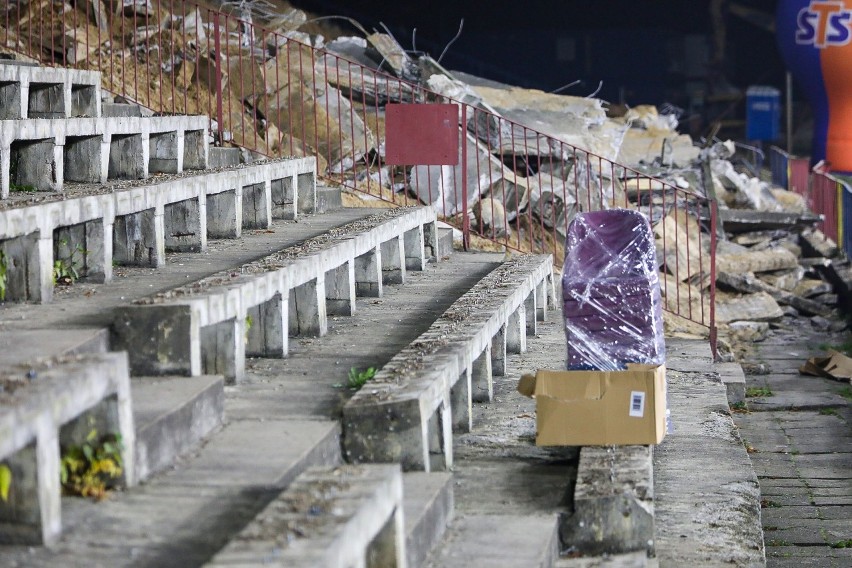 Stadion Pogoni Szczecin: ostatnie krzesełka zdemontowane [ZDJĘCIA]