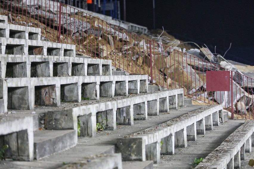 Stadion Pogoni Szczecin: ostatnie krzesełka zdemontowane [ZDJĘCIA]